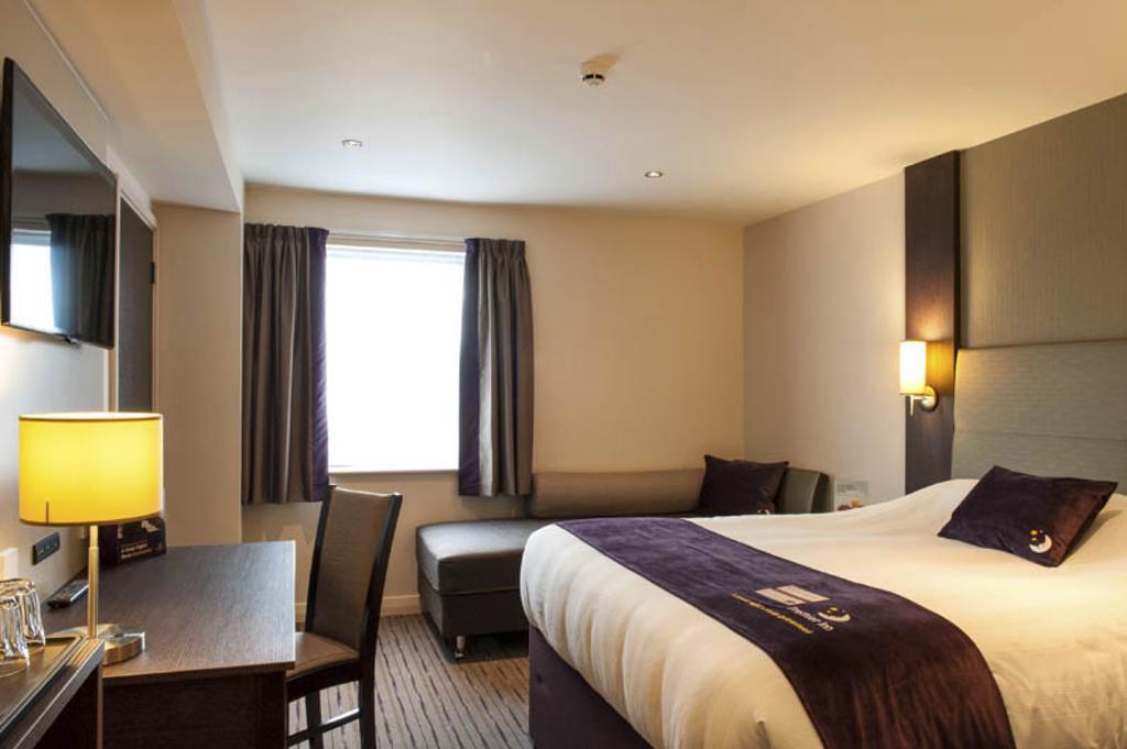 Premier Inn Aldershot Exteriér fotografie