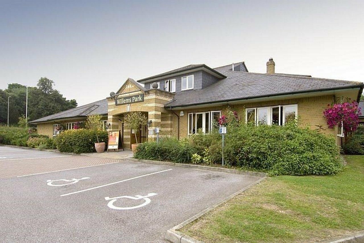 Premier Inn Aldershot Exteriér fotografie